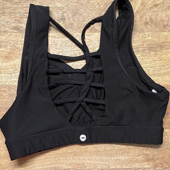 3 sport bras - Picture 4 of 4